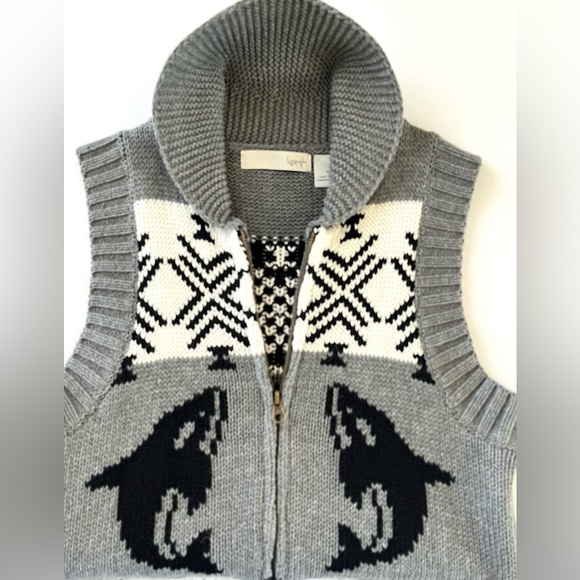 Kersh Sweater Vest. Size: S  Color: White/Gray - Picture 3 of 8